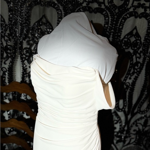 Modern Wedding Dress - Picture 6 of 9